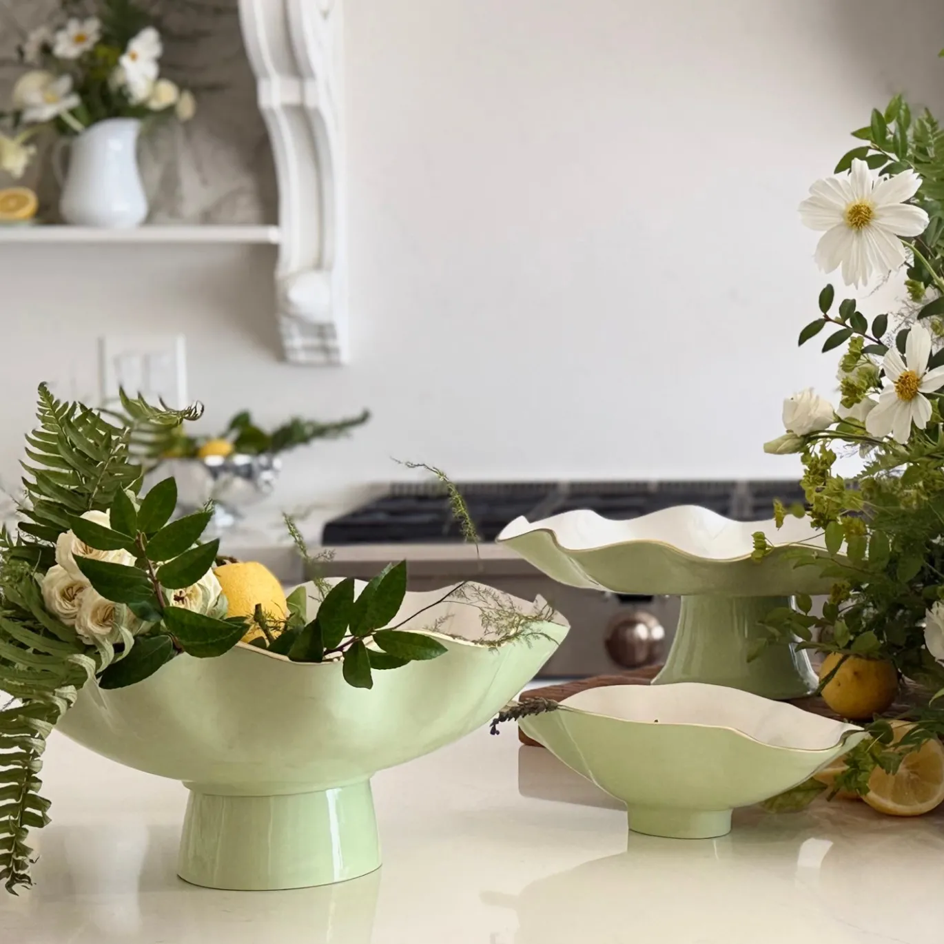 ENCANTO Carola Large Pedestal (Pistachio and White)