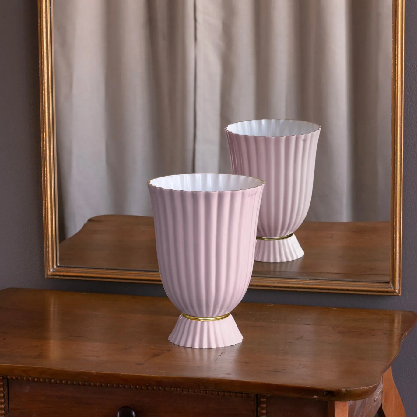 ENCANTO Vienna Medium Vase (Camellia and White)
