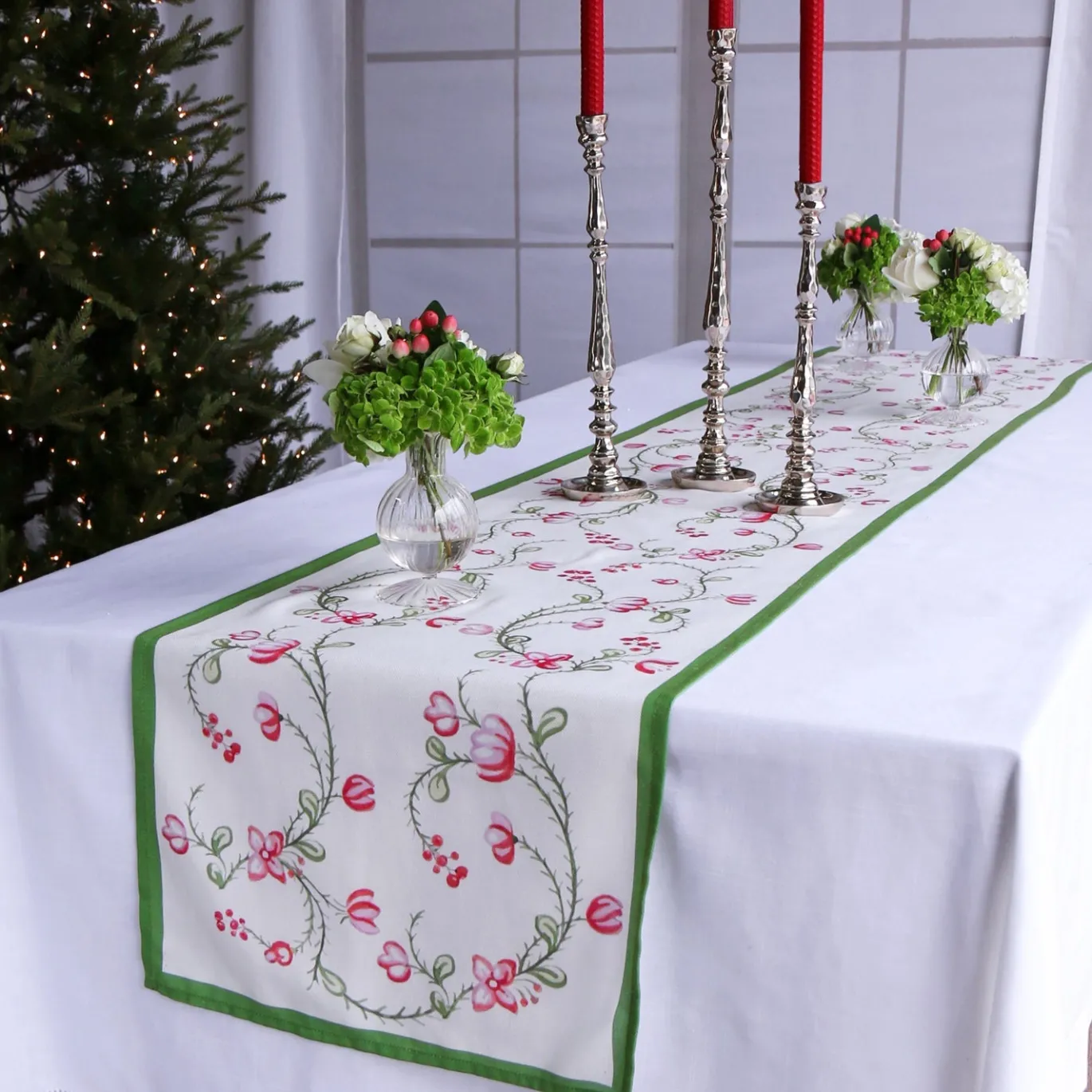 LINEN Norelle Napkins 20 x 20 Set of 4 (Green and Red Floral)