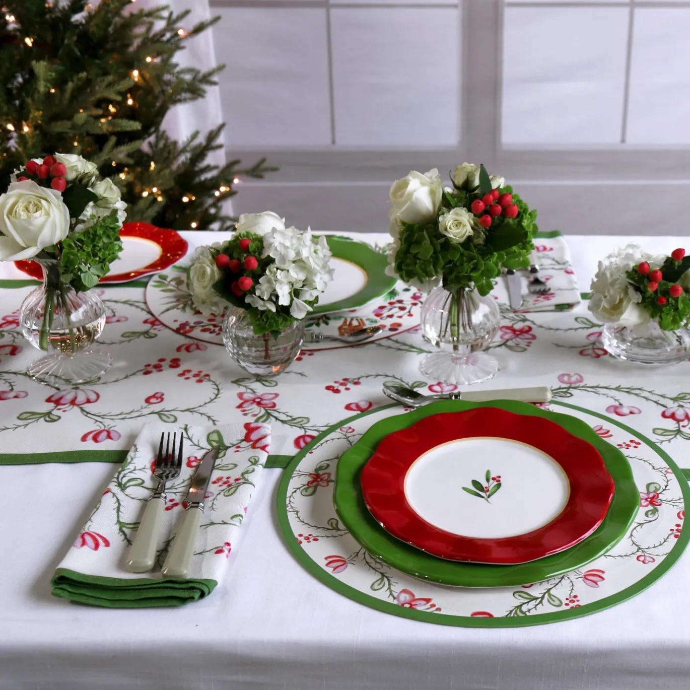 LINEN Norelle Napkins 20 x 20 Set of 4 (Green and Red Floral)