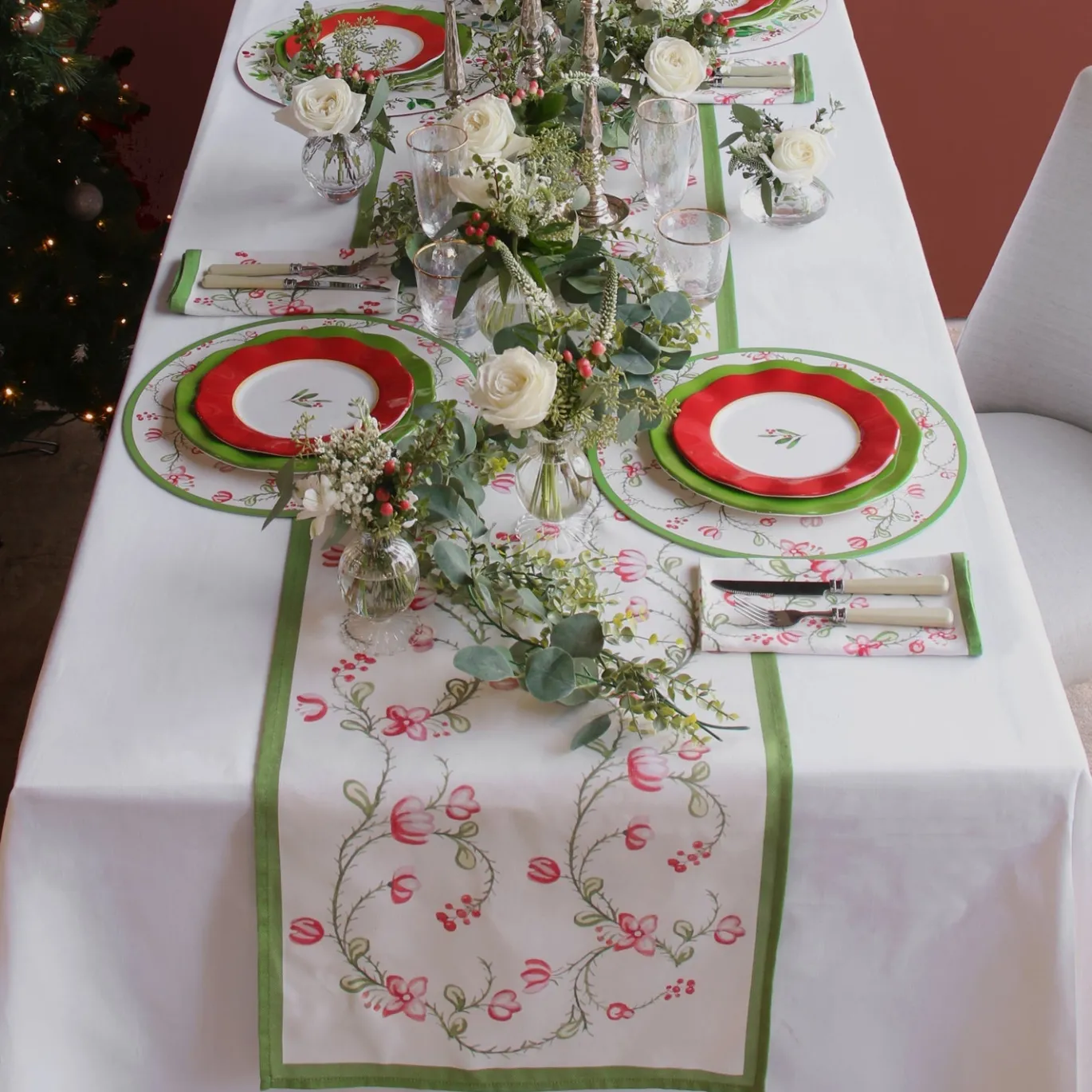 LINEN Norelle Napkins 20 x 20 Set of 4 (Green and Red Floral)