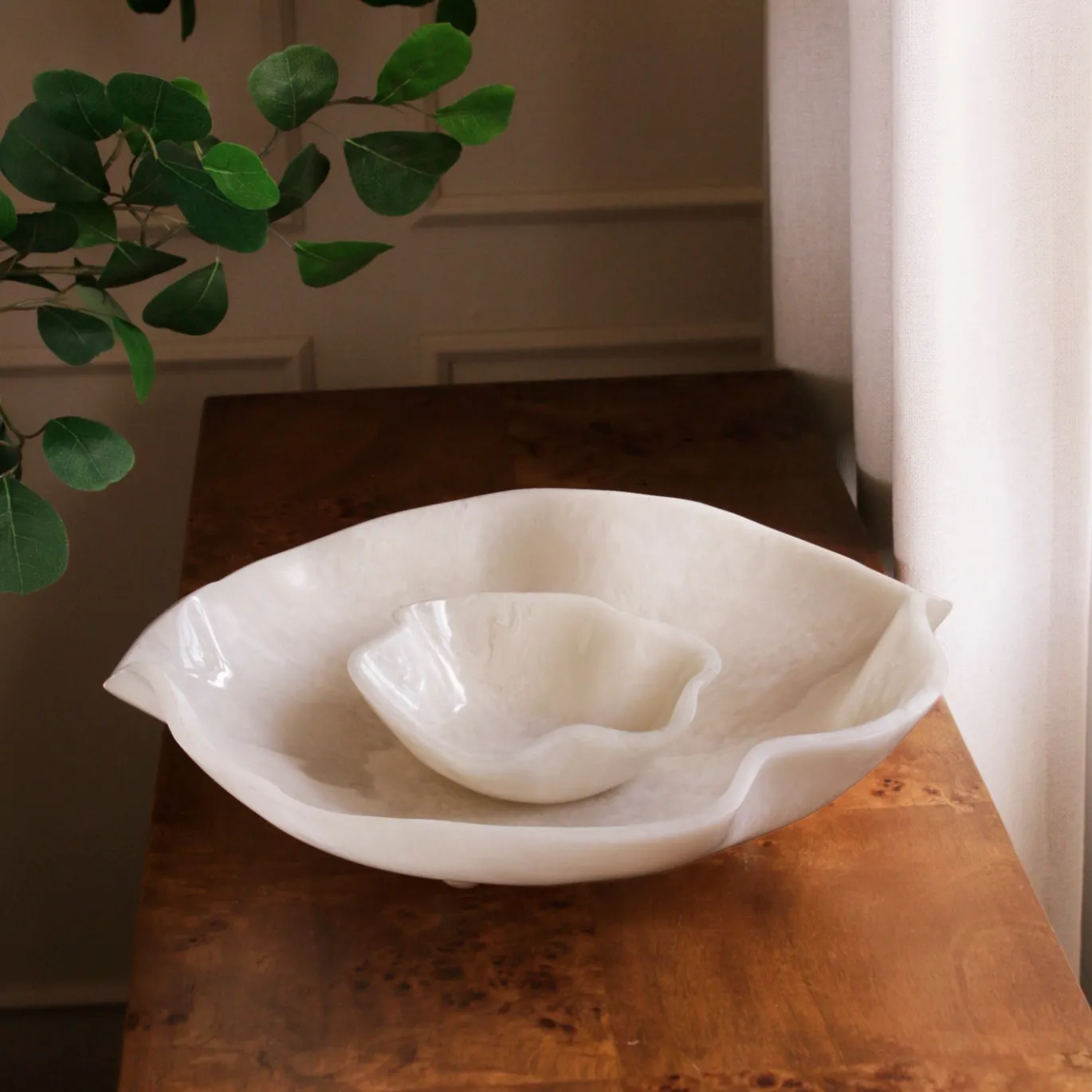 RESIN Alabaster Bowl with Dip White Swirl