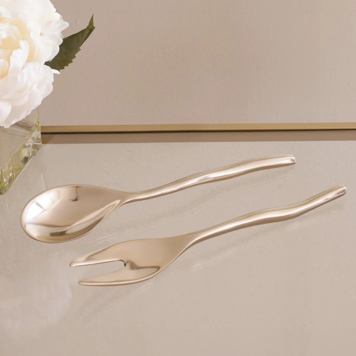 SIERRA MODERN Maia Small Salad Servers (Shiny Gold)