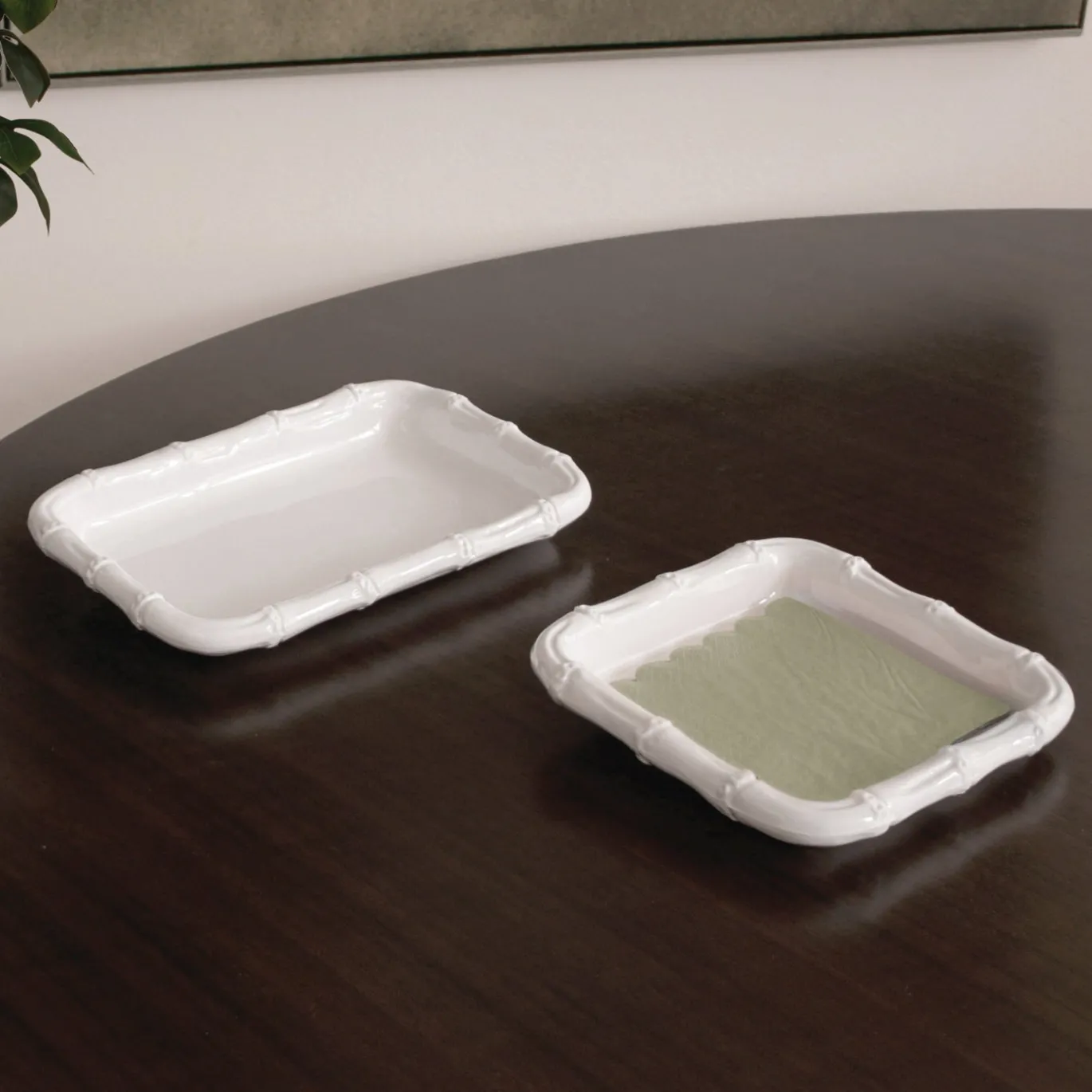 VIDA Bamboo Guest Towel Holder (White)