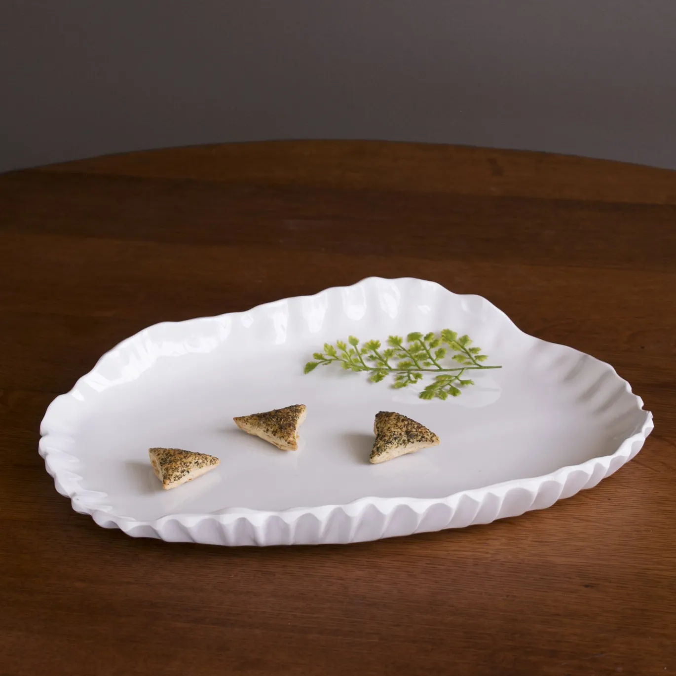 VIDA Bloom Pinched Large Oval Platter (White)
