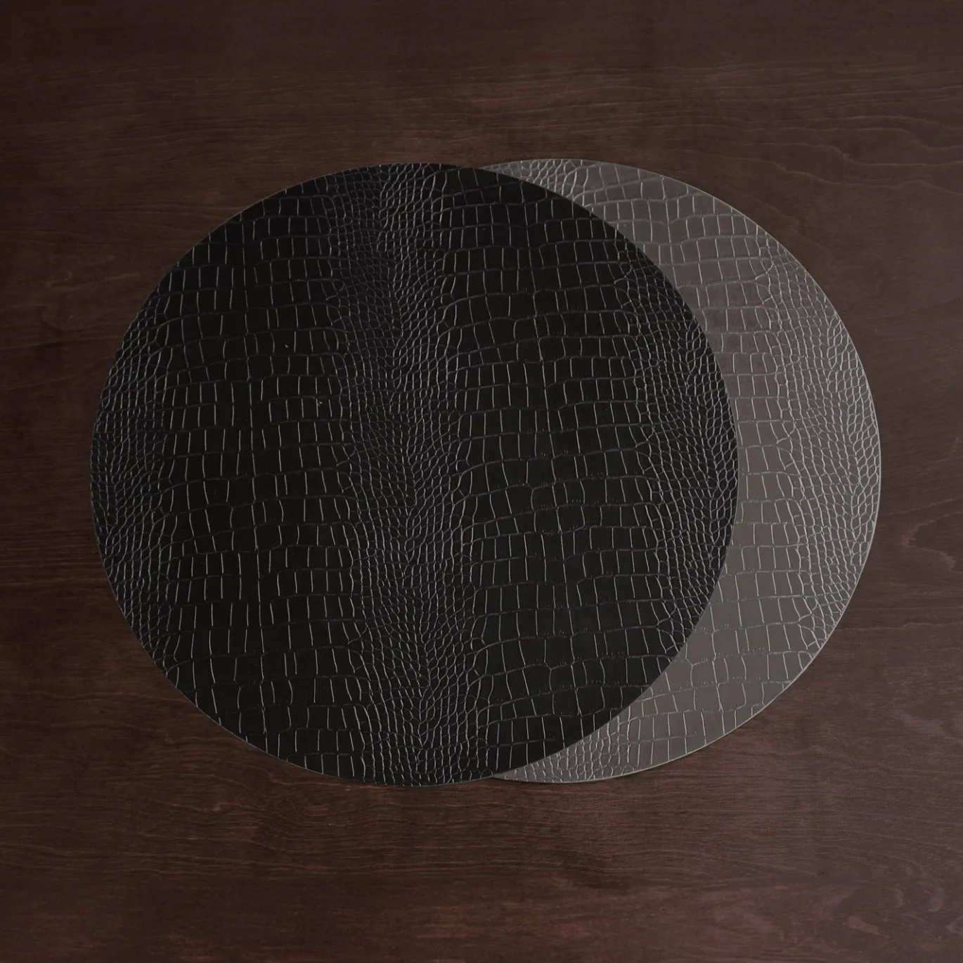 VIDA Croc Reversible 16" Round Placemats Set of 4 (Black and Grey)