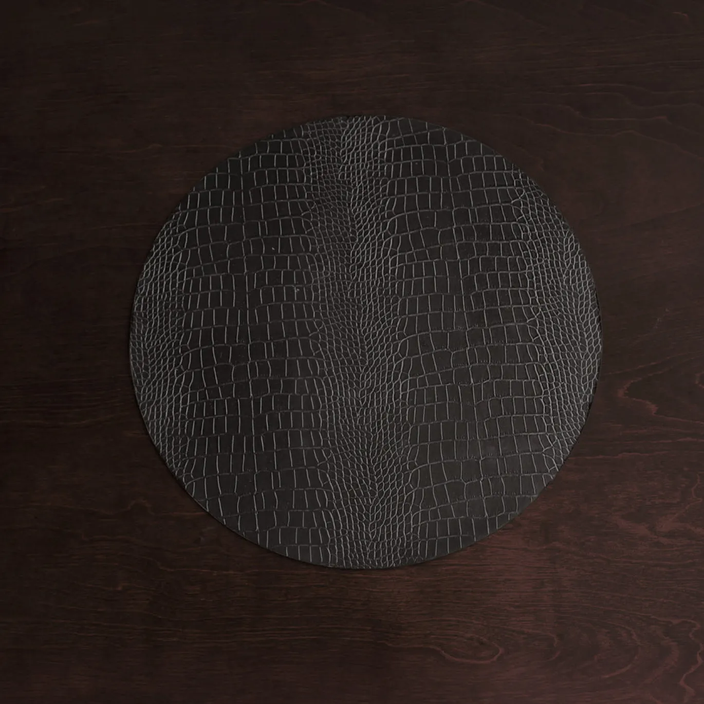 VIDA Croc Reversible 16" Round Placemats Set of 4 (Black and Grey)