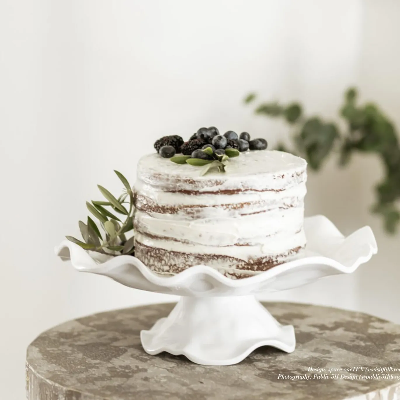 VIDA Havana Pedestal Cake Plate White