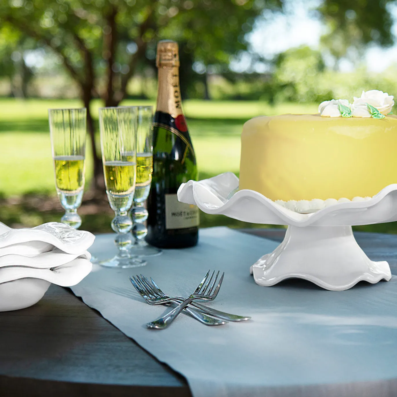 VIDA Havana Pedestal Cake Plate White