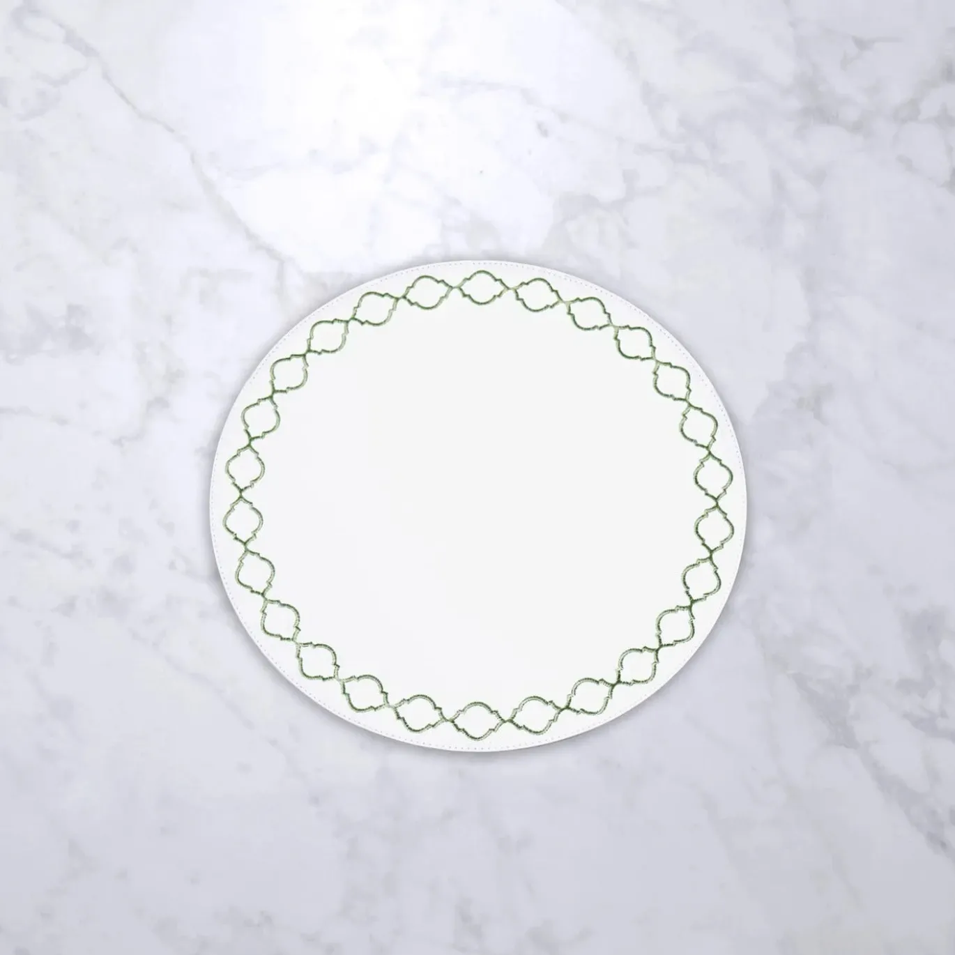 VIDA Round Embroidered Quatrefoil 15.5" Round Placemats Set of 4 (Gree