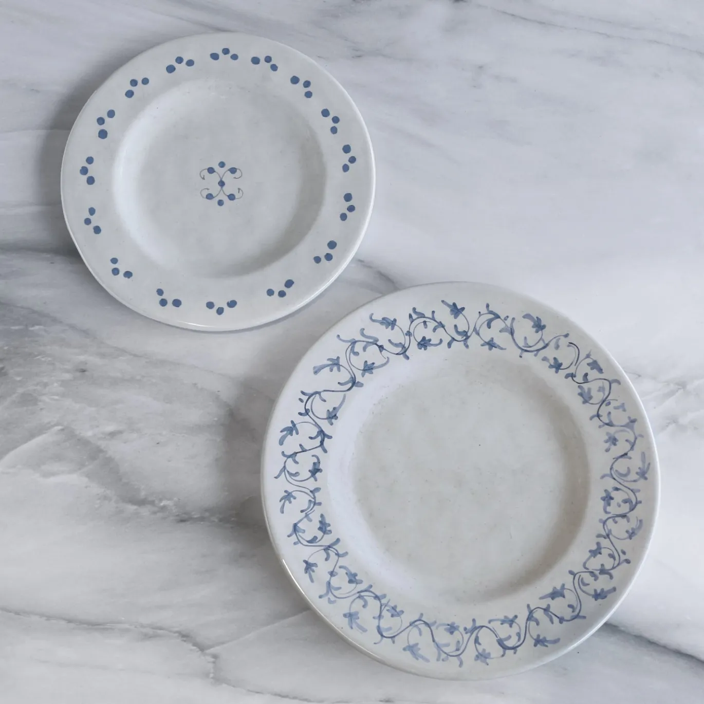 VIDA Sienna 9.25" Salad Plate Set of 4 (White and Blue)