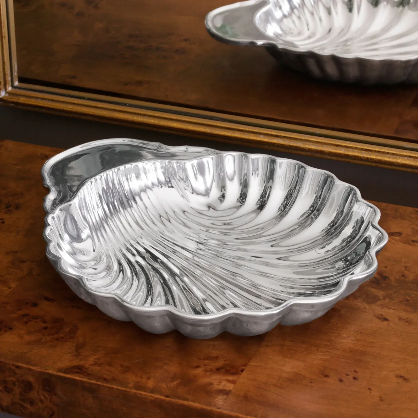 VINTAGE Medium Scallop Shell